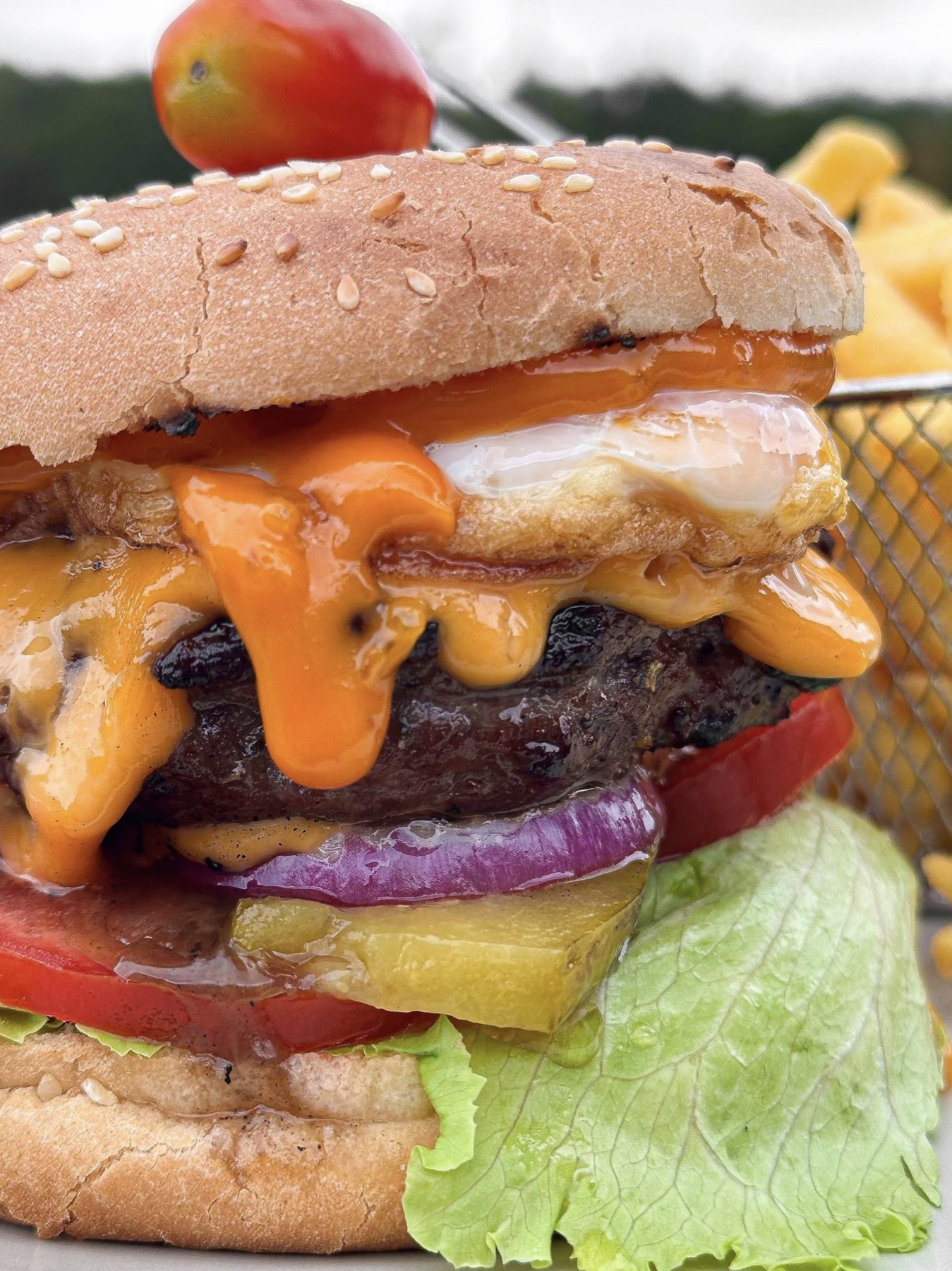 American Burger mit Käse und Spiegelei